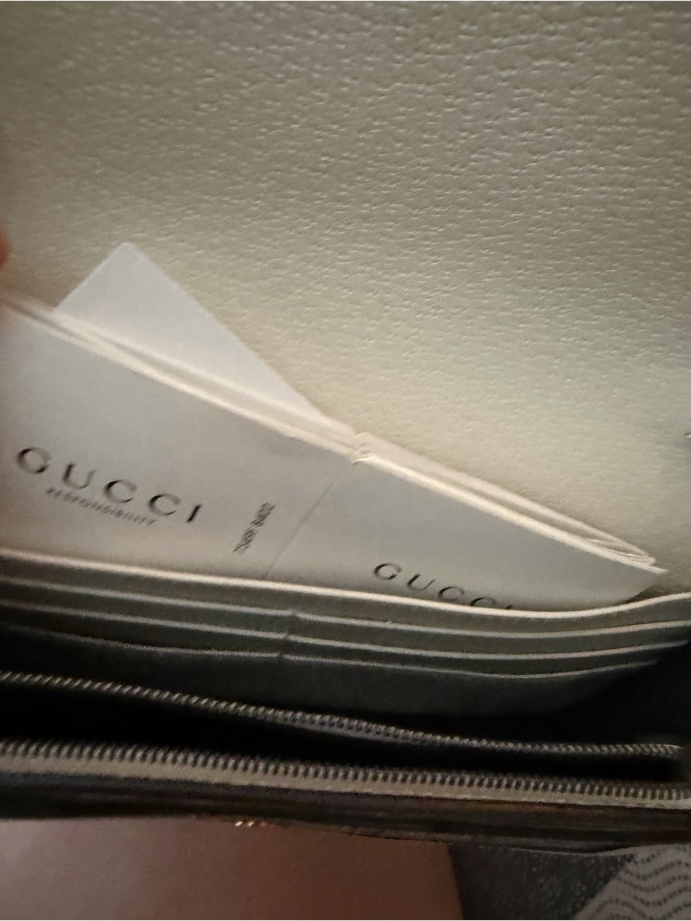 Gucci Beige GG Supreme Shoulder Bag with Red and Green Stripe and Pearl Bee - Picture 9 of 12